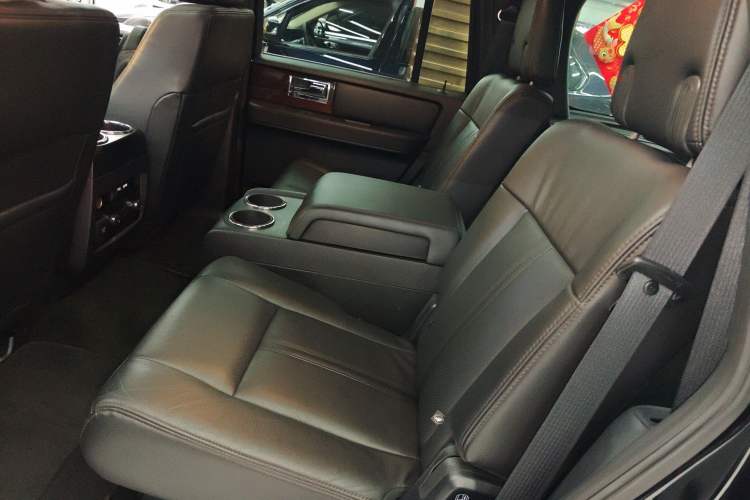 Used Lincoln Navigator 2016 3.5T AWD Left Rear Seat