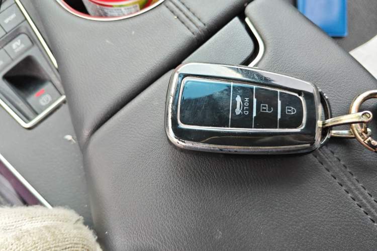 Used Toyota Avalon 2019 Dual-Engine 2.5L XLE Prestige Version China VI Standard Vehicle Key