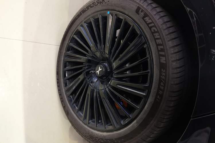 Used XPeng G9 2025 625 Long-Range Max Right Rear Wheel Hub