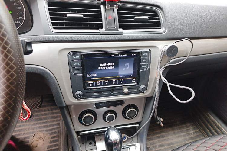 Used Volkswagen Gran Lavida 2014 1.6L Automatic Sport Edition Audio And AC Panel