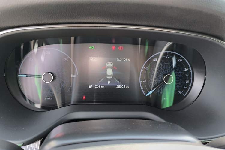 Used Hongqi E-QM5 2021 Online Booking Charging Basic Edition 5 Seats Instrument Cluster