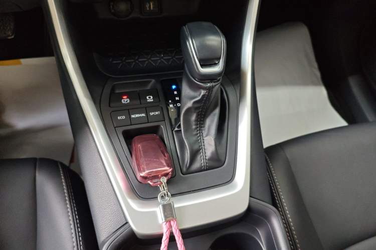 Used Toyota Wildlander 2023 2.0L CVT Two-Wheel Drive Luxury PLUS Edition Gear Lever