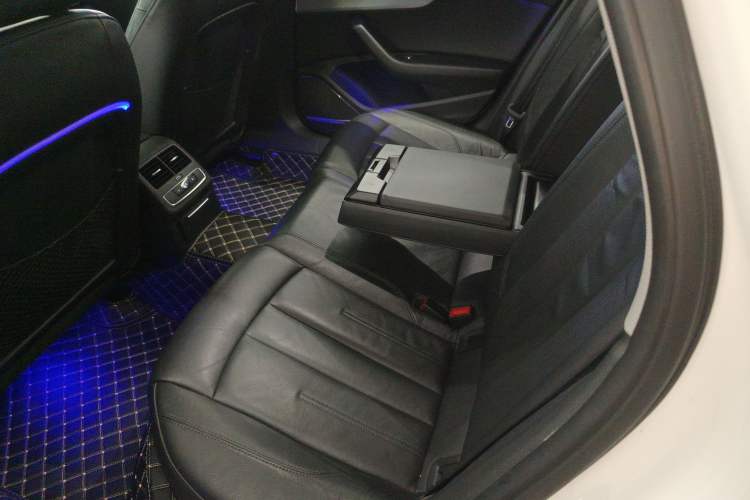 Used Audi A4L 2019 40 TFSI Fashion Version China V