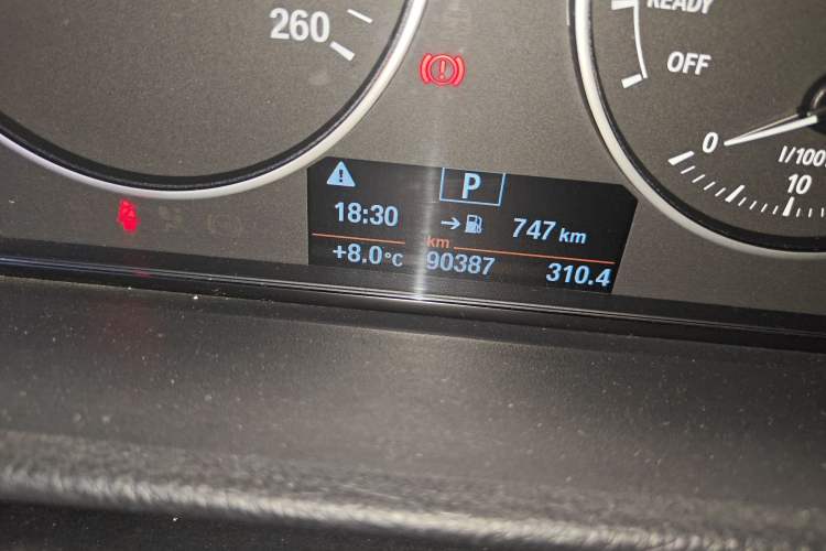 Used BMW 3 Series 2017 320Li Fashion Model Odometer Close Up