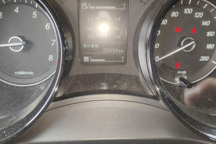 Used Wuling Hongguang PLUS 2020 1.5L Manual Comfort 7-Seater Odometer Close Up