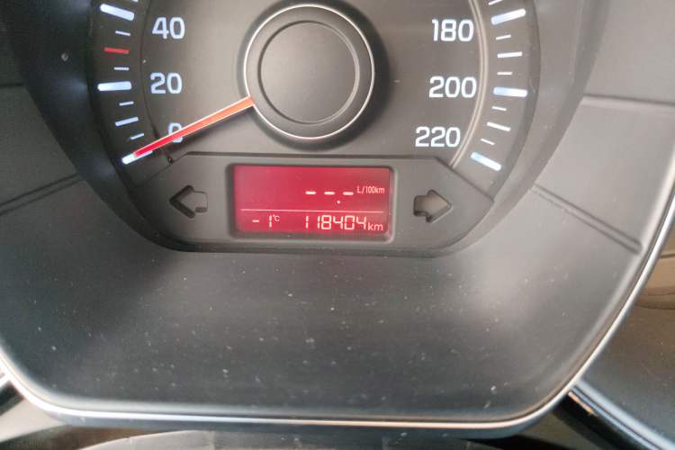 Used Kia K2 2015 Sedan 1.4L MT GLS