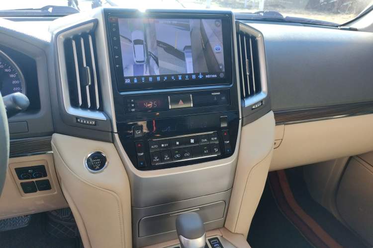 Used Toyota Land Cruiser 2012 4.6L Automatic VX-R Audio And AC Panel