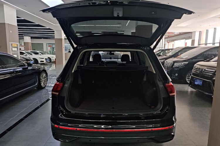 Used Volkswagen Tiguan L 2024 Outstanding Model 300TSI Automatic Two-Wheel Drive Longteng Edition Trunk