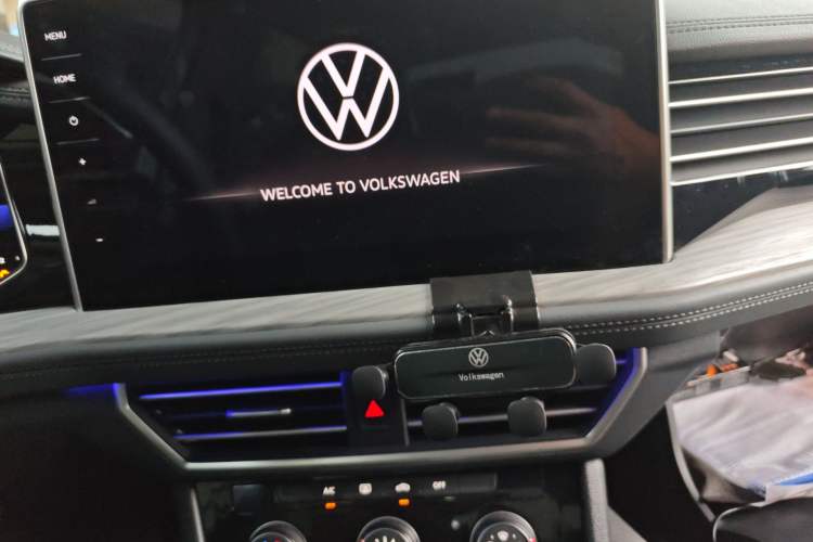 Used Volkswagen Sagitar 2025 300TSI DSG Excellence Edition Audio And AC Panel