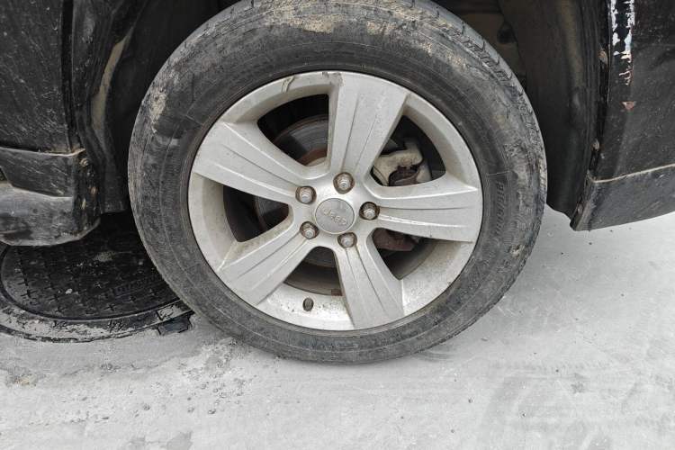 Used Jeep Compass 2011 2.4L four-wheel drive Comfort version