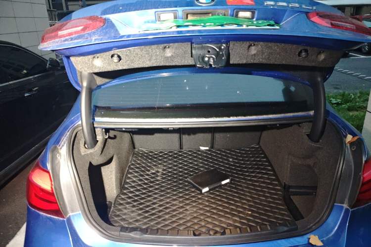 Used BMW 3 Series 2017 320Li M Sport Edition Trunk