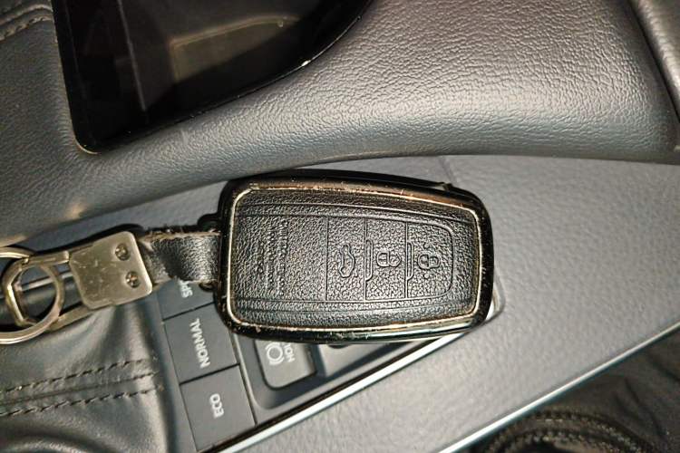 Used Toyota Avalon 2019 Dual-Engine 2.5L Luxury Edition China VI Standard
