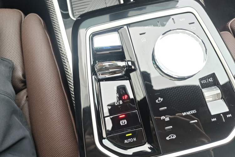 Used BMW i7 2023 xDrive60L Luxury Package
