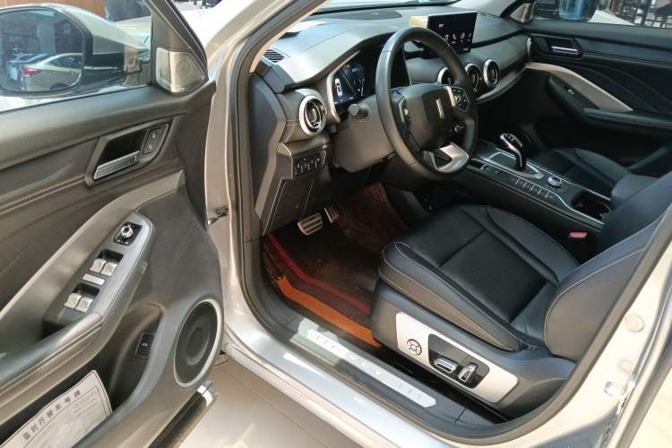 Used Wey VV6 2018 2.0T Two-Wheel-Drive Ultra-Luxury Version China V Standard