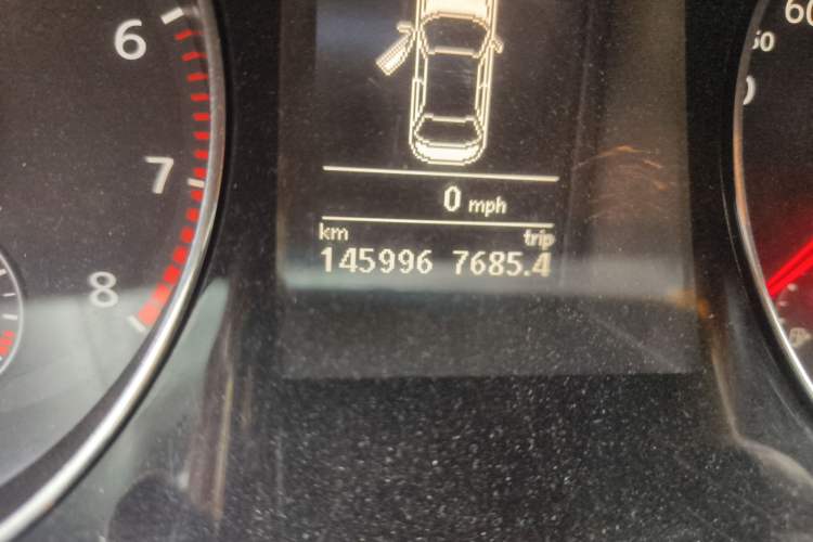 Used Volkswagen Magotan 2013 1.8TSI Luxury Model Odometer Close Up