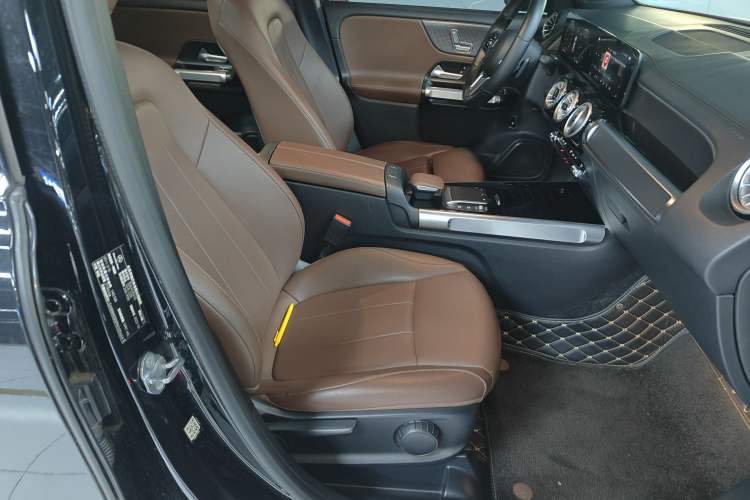 Used Mercedes-Benz GLB 2023 GLB 220 Sport Edition Right Front Seat