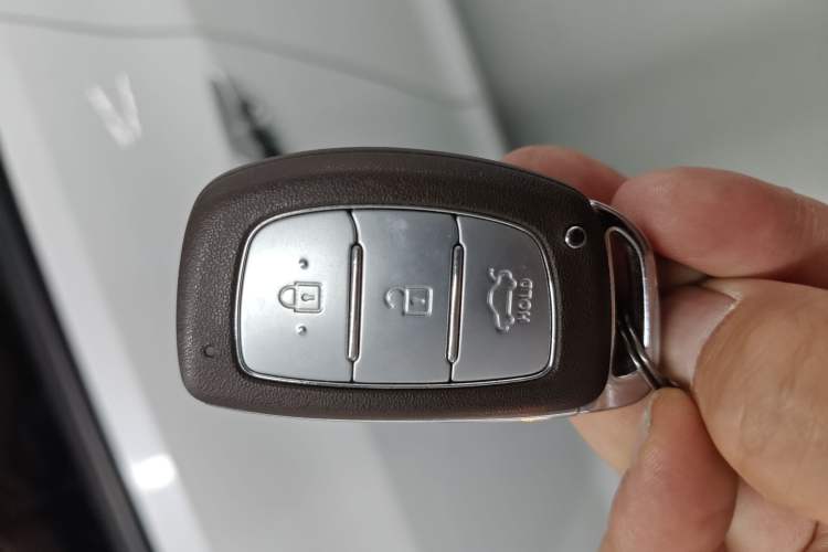Used Hyundai Mistra 2014 1.8L Automatic Smart GLS Vehicle Key