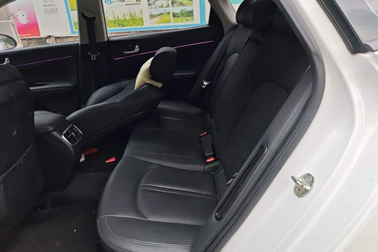 Used Kia K5 New Energy 2018 2.0L ZhiZun Edition
