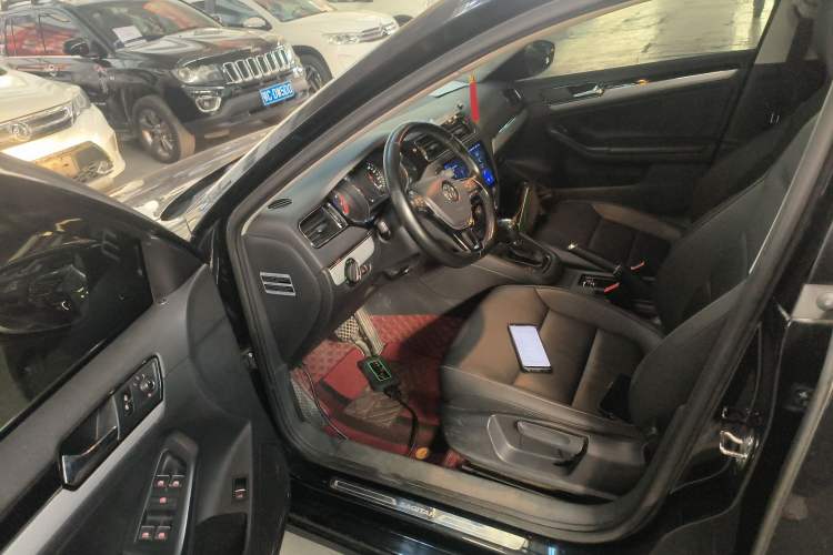 Used Volkswagen Sagitar 2017 230TSI Automatic Comfort Version
