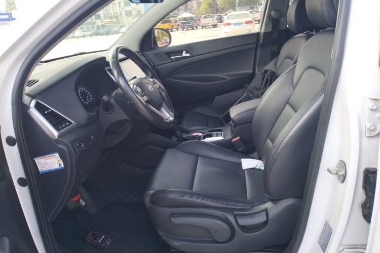 Used Hyundai Tucson 2015 1.6T Dual-Clutch Two-Wheel-Drive Smart Model Left Front Seat