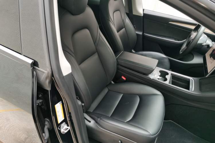 Used Tesla Model Y 2022 Long-Range All-Wheel-Drive Version
