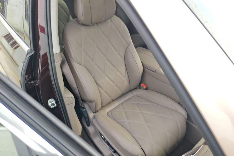 Used Hima AITO M9 2025 Extended-Range Ultra Version 52 kWh 6-Seater Right Front Seat