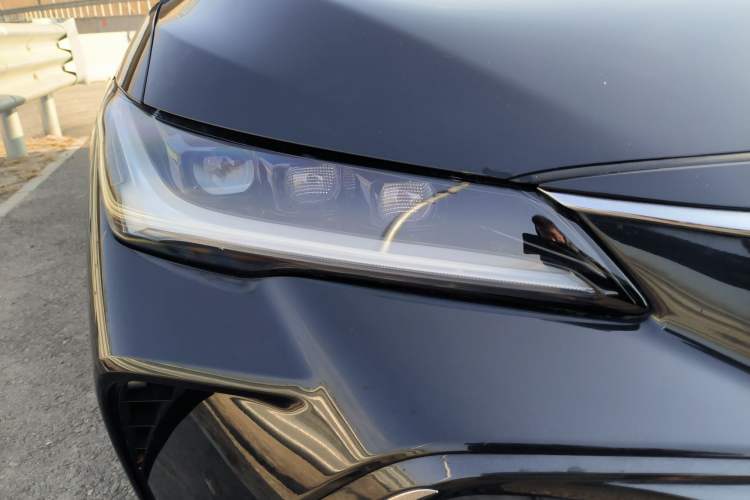 Used Toyota Avalon 2023 Dual-Engine 2.5L Luxury Edition