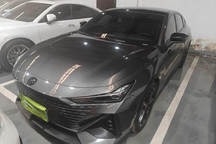 Used Changan UNI-V 2022 1.5T Prestige Version