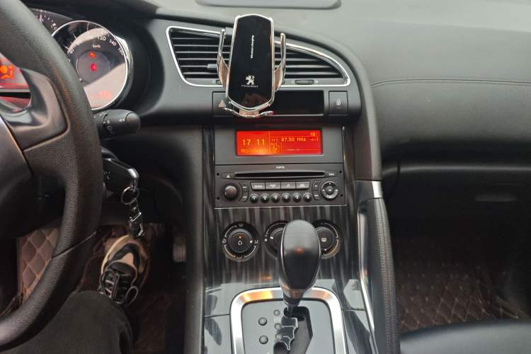 Used Peugeot 3008 2015 2.0L Automatic Classic Edition