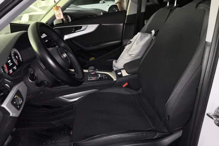 Used Audi A4L 2020 40 TFSI Fashionable and Elegant Model
