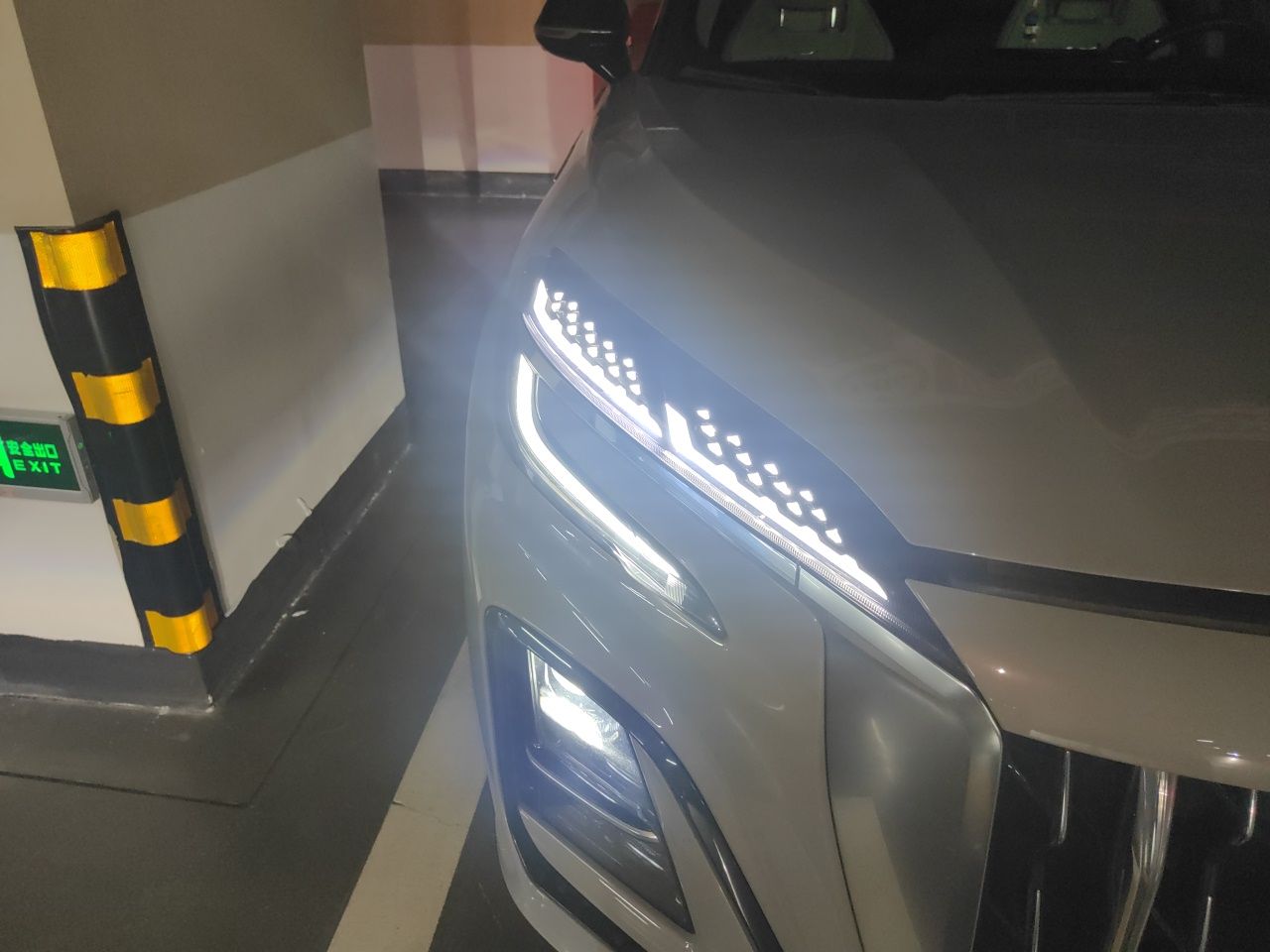 Hongqi HS5 2023 2.0T Four-Wheel Drive Flagship Pro Edition - Chinese Trim Xiang — снимка 7
