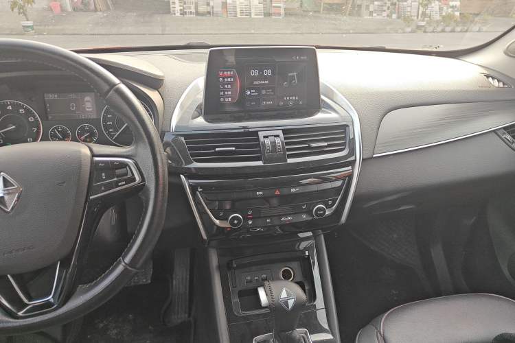 Used BORGWARD BX5 2017 20TGDI Automatic Two-Wheel Drive New Edition
