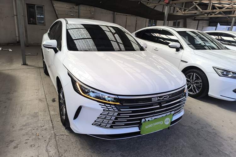 Used BYD Destroyer 05 2024 HONOR Edition DM-i 55KM Luxury Model Front Right 45 Deg