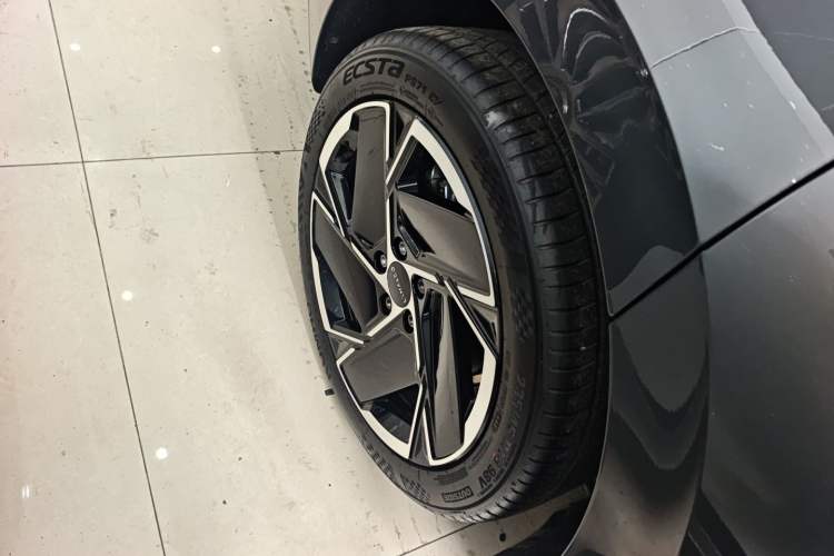 Used Lynk & Co 07 2024 EM-P 126 Long-Range Halo
