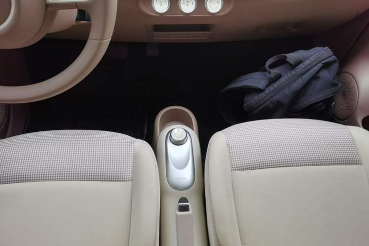 Used Wuling Hongguang MINIEV 2025 Four-Door Version Advanced Edition Gear Lever