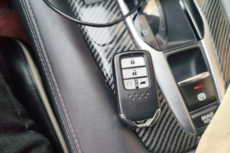 Used Honda UR-V 2017 240TURBO Two-Wheel Drive Luxury Edition China V