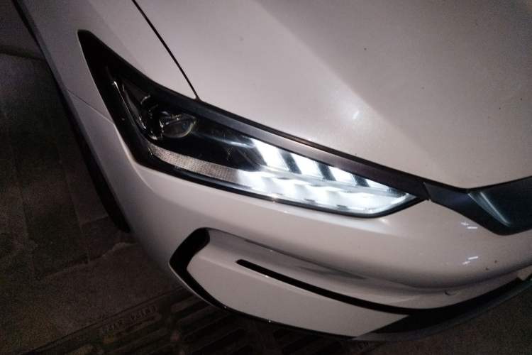 Used BYD Qin PLUS 2021 EV 500KM Luxury Model Right Front Headlight