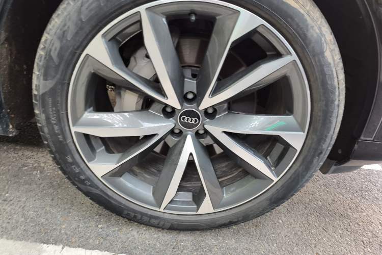 Used Audi Q7 2022 55 TFSI quattro S line Sport model
