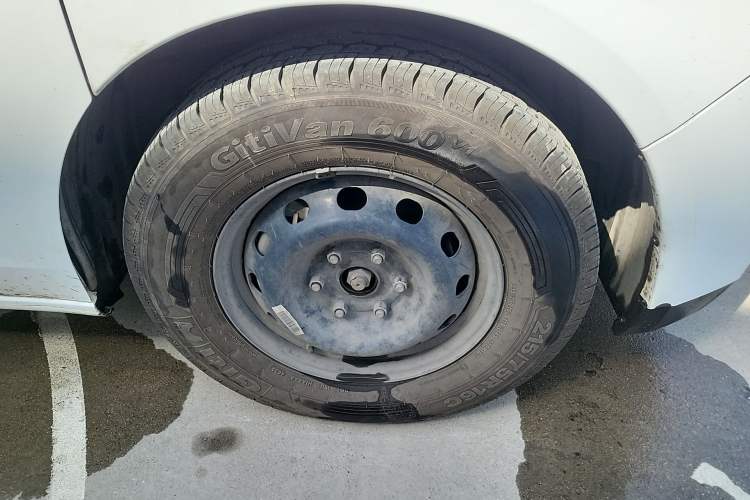 Used Farizon Super VAN 2024 Zhifu Edition Mid-Drive Mid-Roof 83 kWh Right Front Wheel Hub