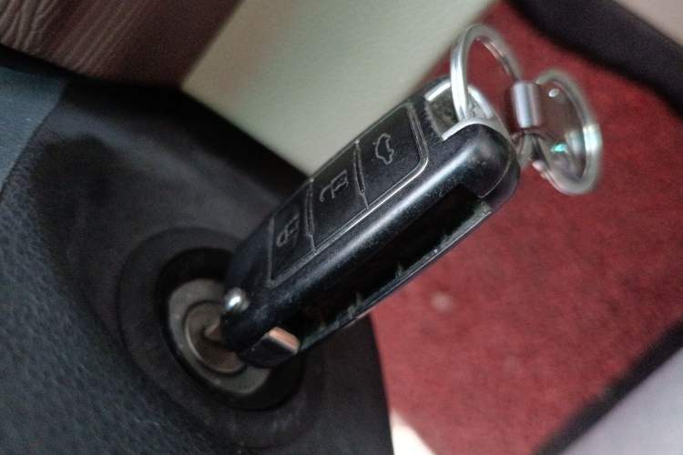 Used FORTHING Lingzhi 2019 M5L 1.6L 7-Seater Luxury Model China VI Standard Vehicle Key