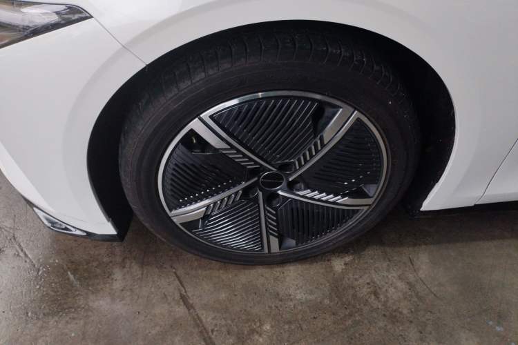Used FORTHING Xinghai S7 2024 555 Luxury Edition Left Front Wheel Hub