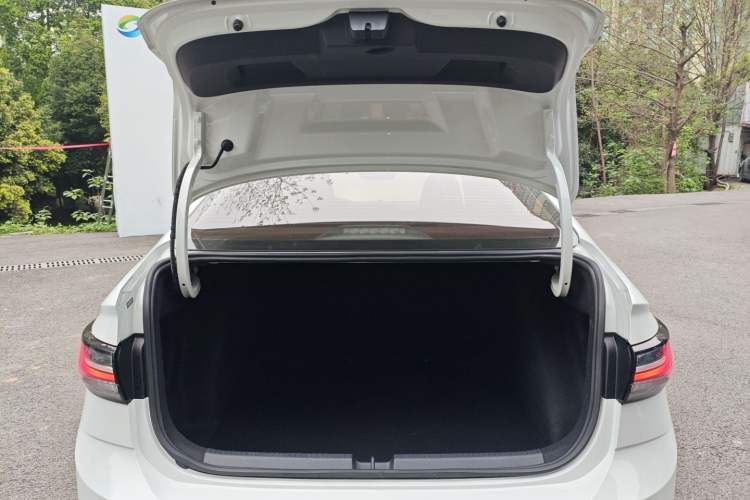 Used Volkswagen Lavida 2023 New Rui 1.5L Automatic New Yi Edition Trunk