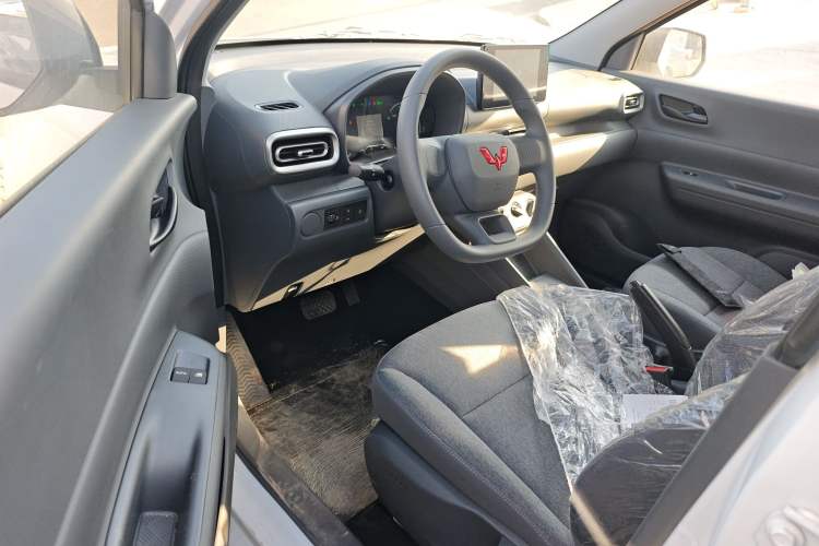 Used Wuling Hongguang New Energy 2025 Extended-Range Hybrid 50 km Standard Version
