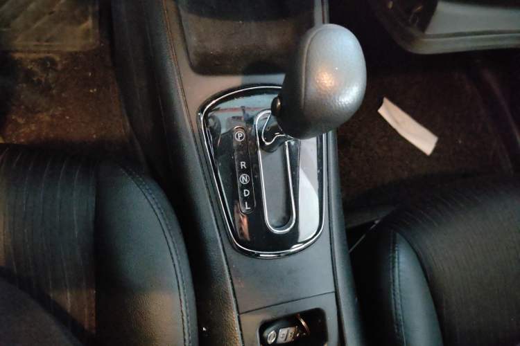 Used Nissan Tiida 2014 1.6L CVT Smart Model Gear Lever