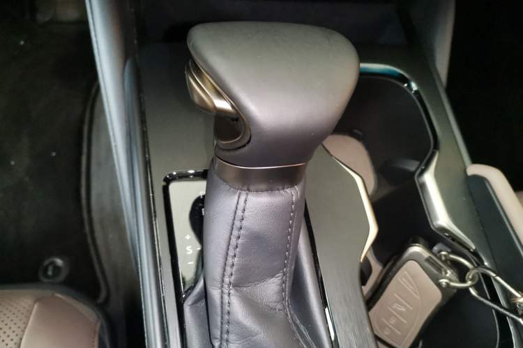 Used Lexus ES 2022 300h Excellence Edition Gear Lever