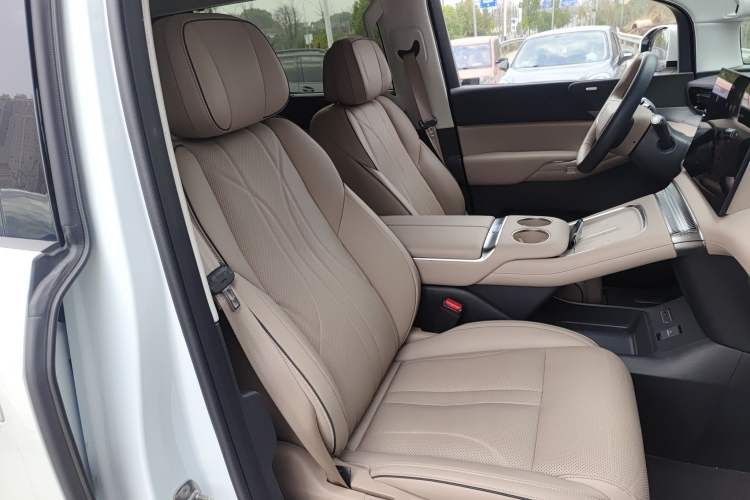 Used XPeng X9 2025 740 Ultra-Long Range Max
