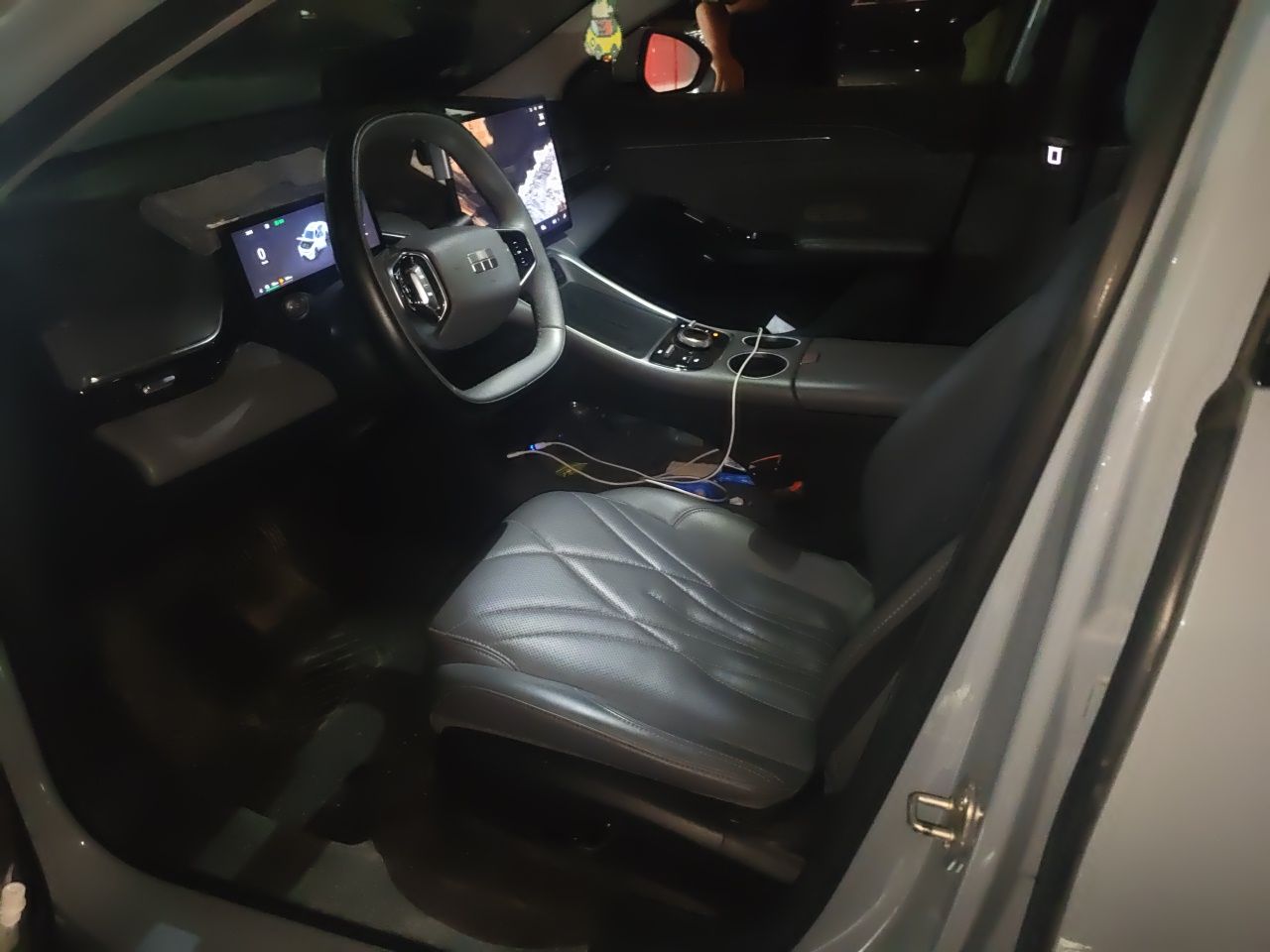 Geely Galaxy L6 2025 EM-i 140km Starship Edition — снимка 19