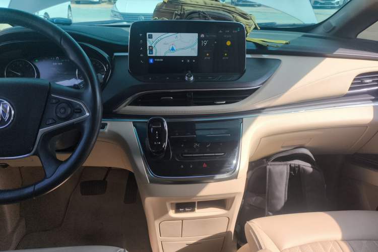 Used Buick GL8 2023 Land Business Class Smart Deluxe Model Audio And AC Panel
