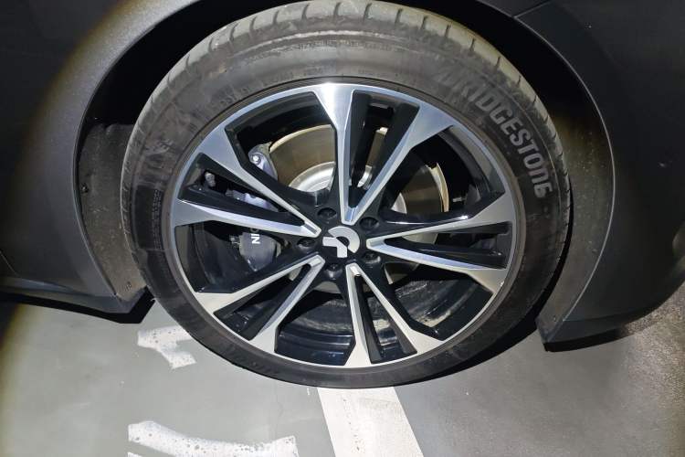 Used Nio ET7 2024 75 kWh Executive Edition Right Front Wheel Hub