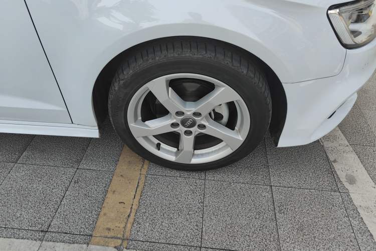 Used Audi A3 2018 30th Anniversary Edition Sportback 35 TFSI Fashion Model Right Front Wheel Hub